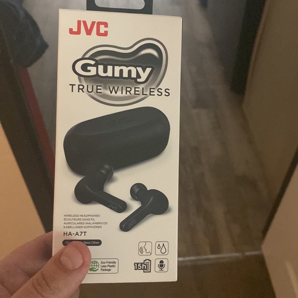 David Yurman Pave diamond Infinity necklace, Fitbit versa 2, jvc Gumy wireless! - Picture 8 of 10